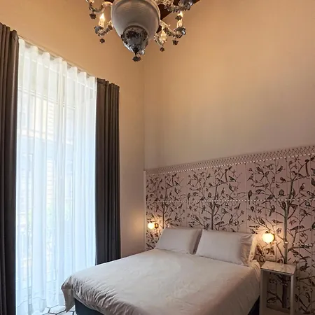 Costantinopoli 33 Grand Νάπολη