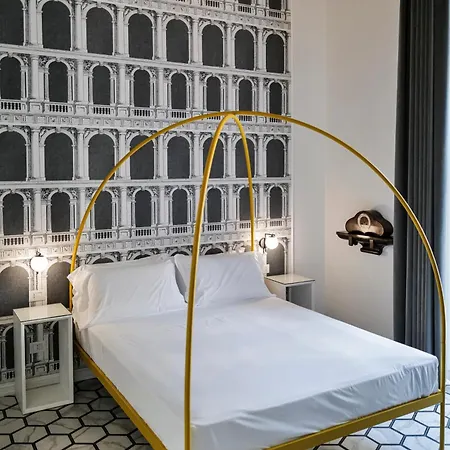 Costantinopoli 33 Grand Гостевой дом 4*
